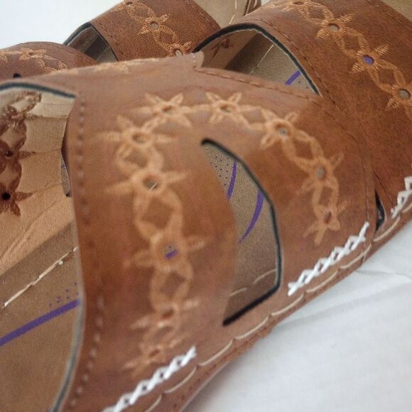 Faux leather eyelet lace sandals with outside stitching - Picture 5 of 10